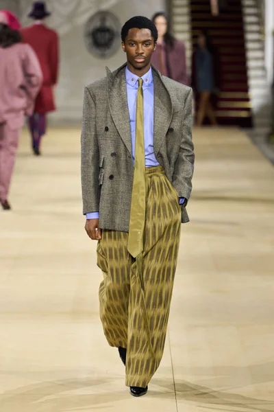 Look 5